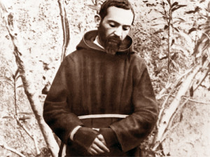 Padre Pio giovane stigmatizzato