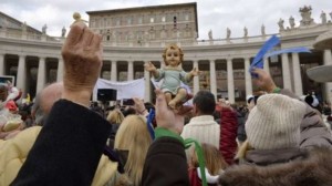 benedizione-bambinelli-afp