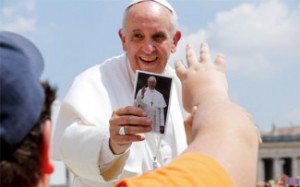 2256popefrancis_00000001409-325x203