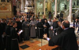 frati-cantano-2